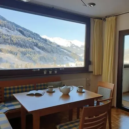 Cozy W A View & Own Garden 아파트 *