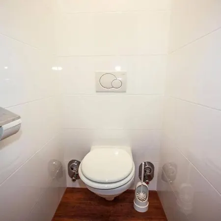 Cozy W A View & Own Garden