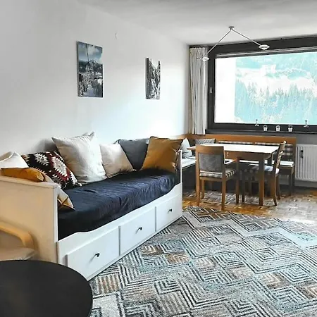 아파트 Cozy W A View & Own Garden