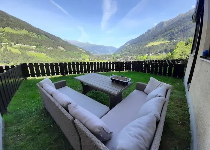 Cozy W A View & Own Garden Daire Bad Gastein